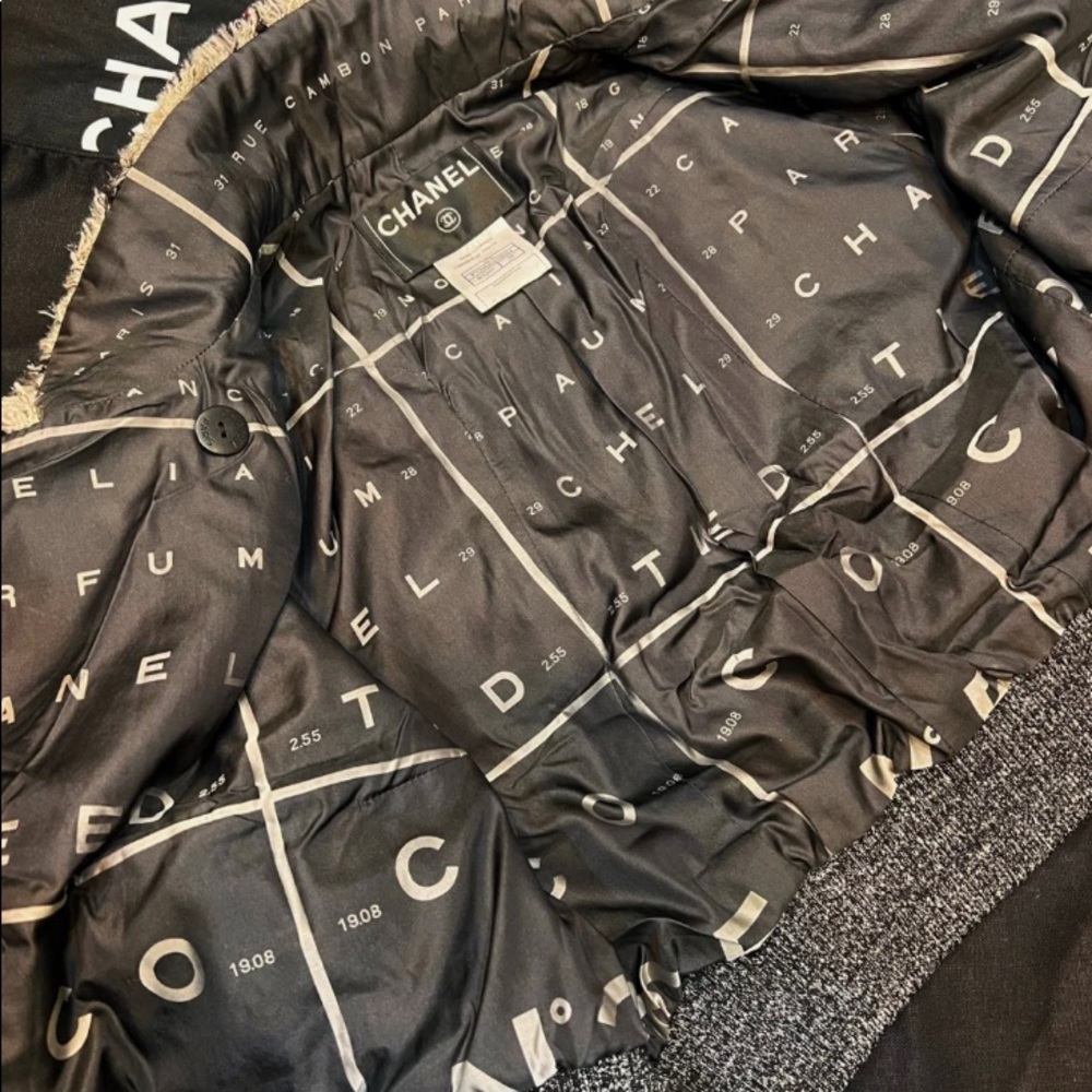 Chanel jacket - Picture 6 of 9